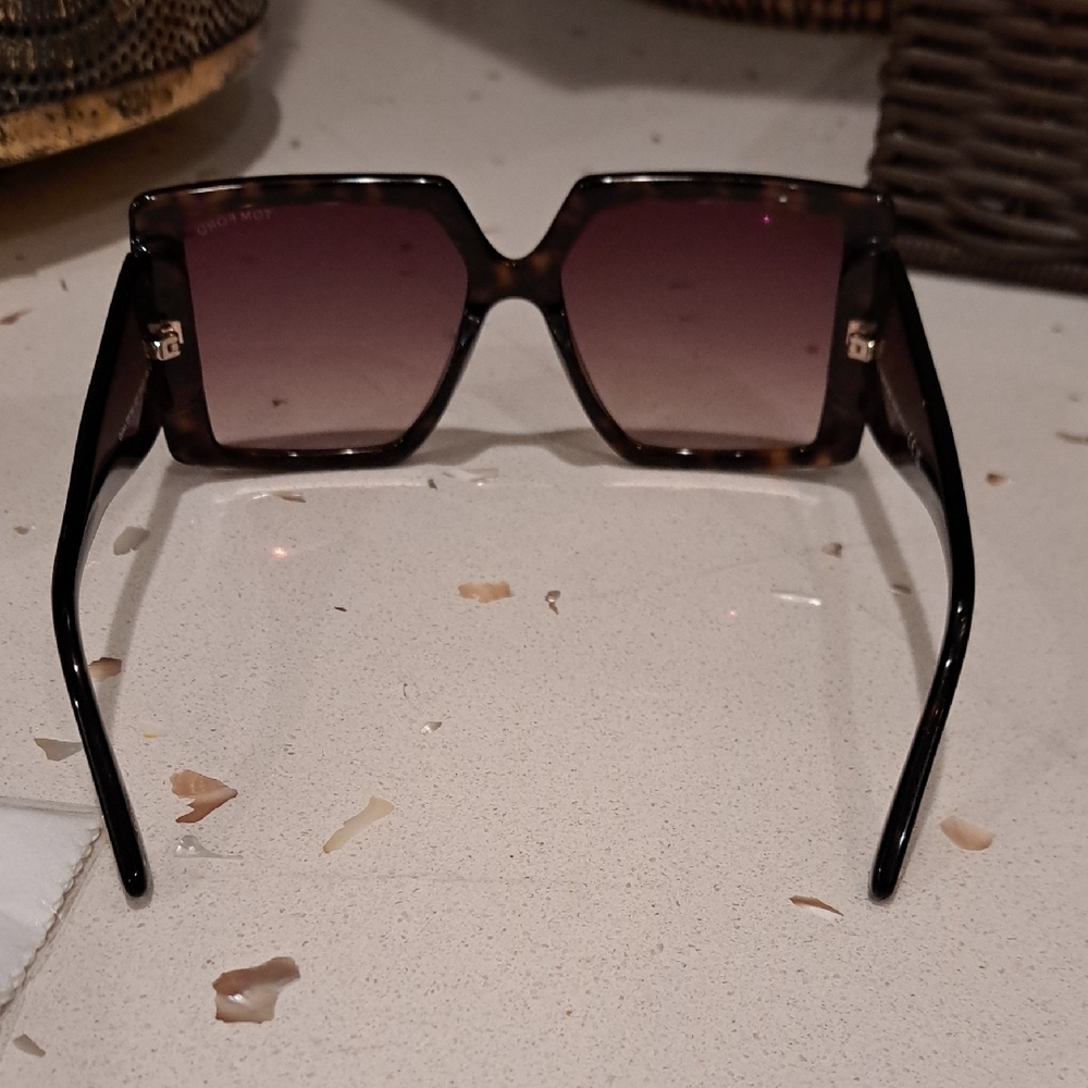 NWT Tom Ford Tortoiseshell Sunglasses with White Case - Picture 4 of 10